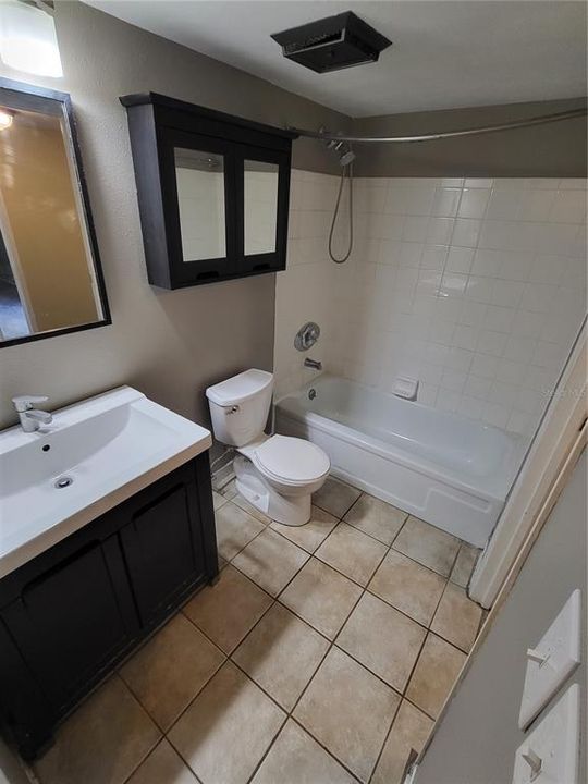 Recently Rented: $1,200 (1 beds, 1 baths, 710 Square Feet)