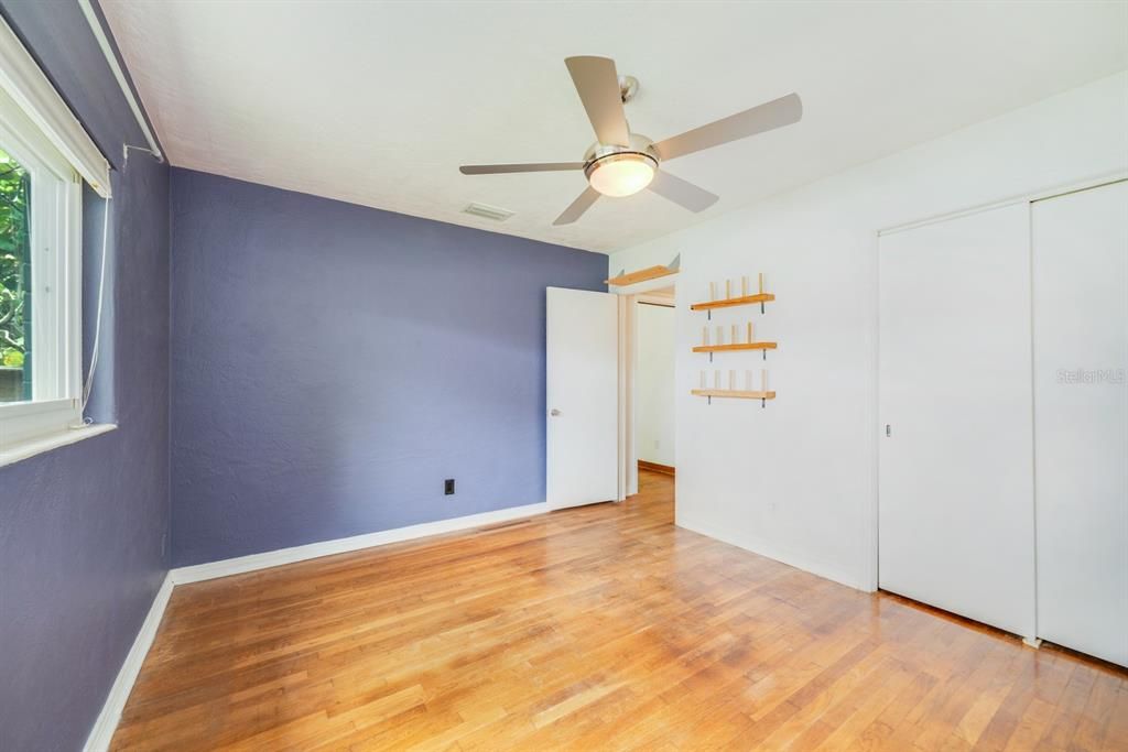 Recently Rented: $1,950 (2 beds, 1 baths, 906 Square Feet)