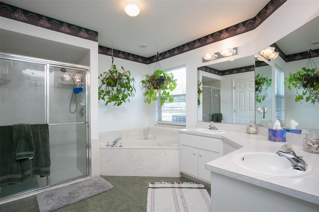 最近售出: $914,000 (4 贝兹, 2 浴室, 2166 平方英尺)