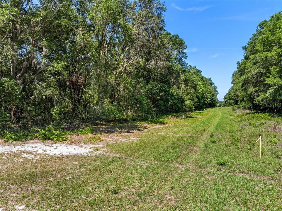 待售: $399,000 (5.47 acres)