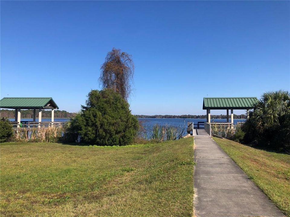 SPECTACULAR LAKE ROUSSEAU DAM PARK & BOAT RAMP APPRX 35 MINUTES FROM THIS HOME