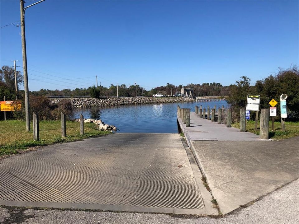 SPECTACULAR LAKE ROUSSEAU DAM PARK & BOAT RAMP APPRX 35 MINUTES FROM THIS HOME