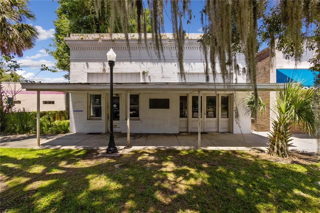 Welcome to 120 Davidson St. Bartow Florida. Location ,location , location. this wonderful historic building has a lot to offer.