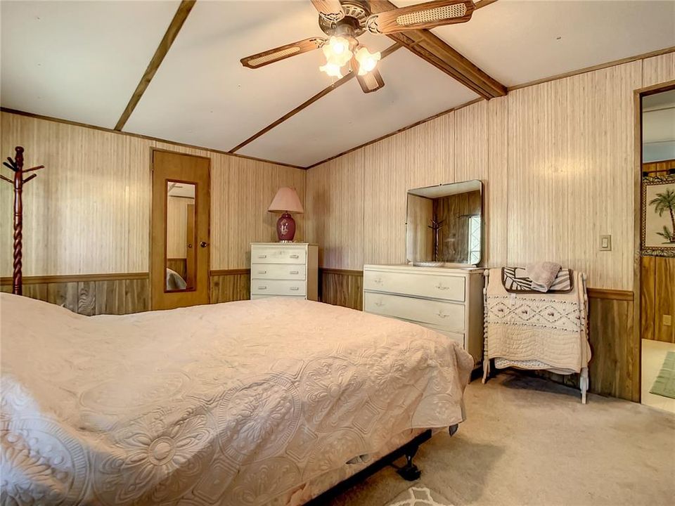 Vendido Recientemente: $199,900 (2 camas, 2 baños, 1040 Pies cuadrados)