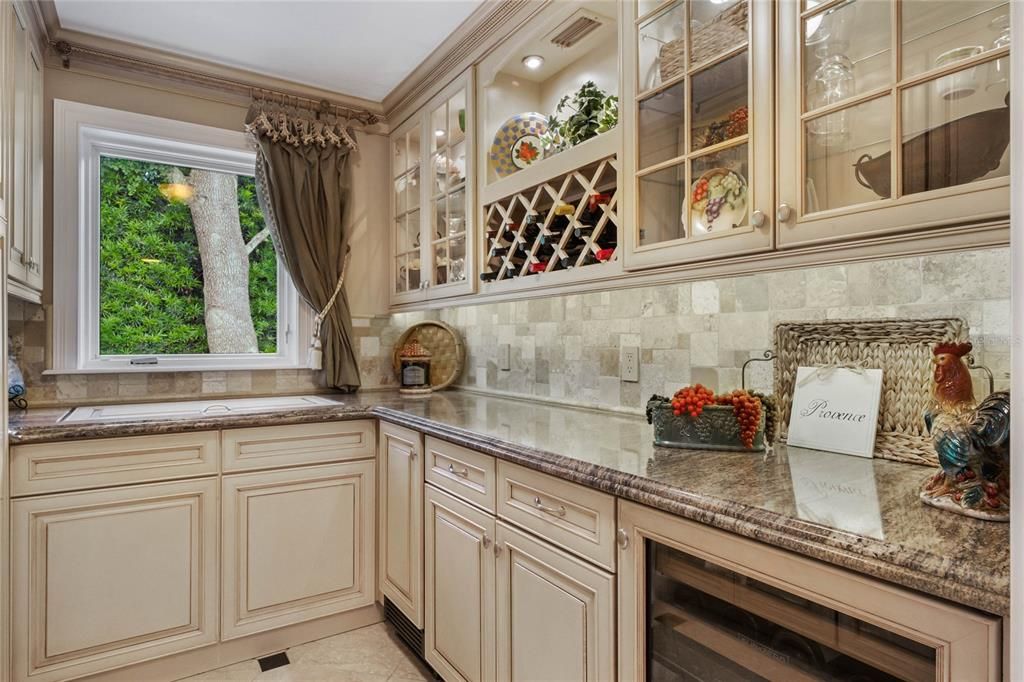 Working Pantry off of kitchen