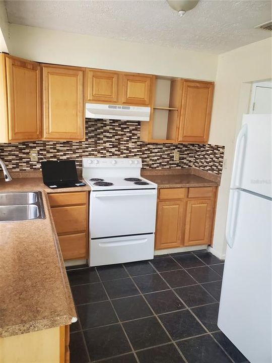 Recently Rented: $1,600 (4 beds, 1 baths, 1231 Square Feet)