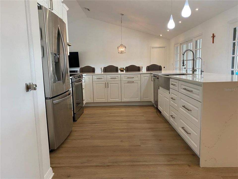 New kitchen with soft close drawers and quartz