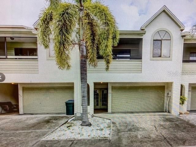 Recently Sold: $725,000 (3 beds, 3 baths, 1693 Square Feet)