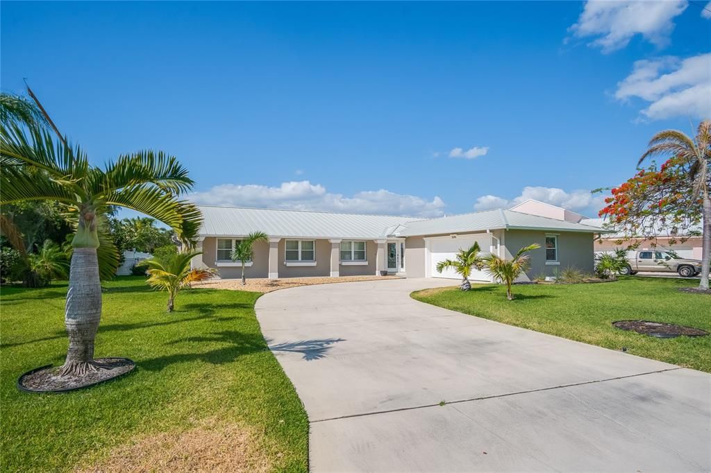 Recently Sold: $1,250,000 (4 beds, 2 baths, 2151 Square Feet)