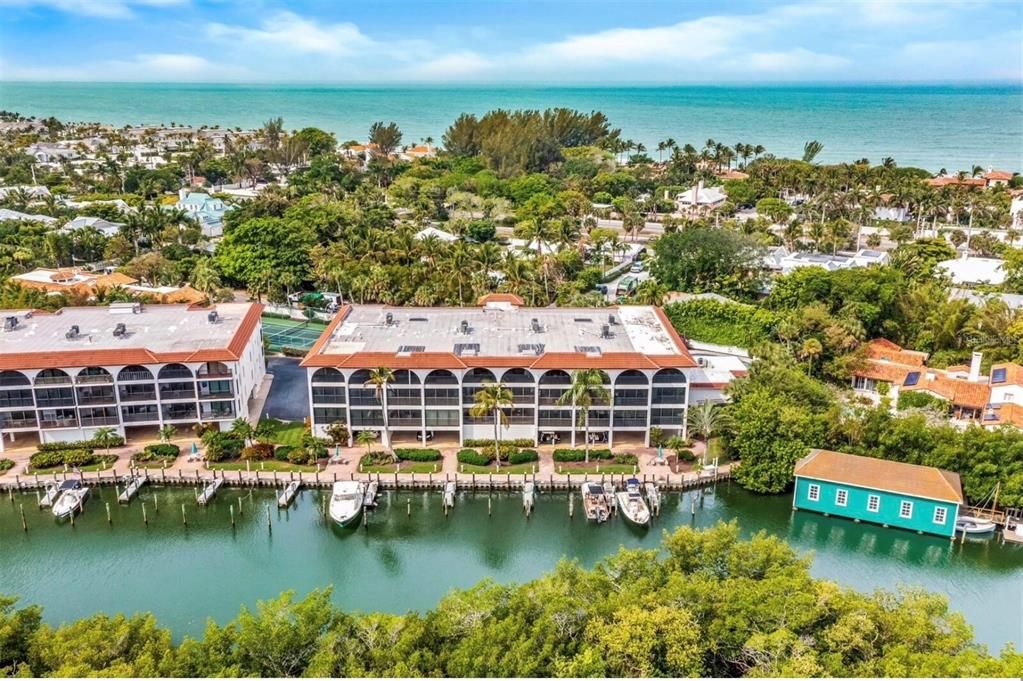 Recently Sold: $2,990,000 (3 beds, 3 baths, 1680 Square Feet)