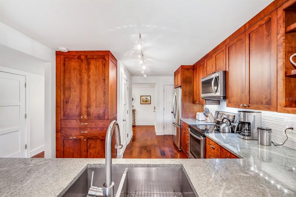 Recently Sold: $2,990,000 (3 beds, 3 baths, 1680 Square Feet)