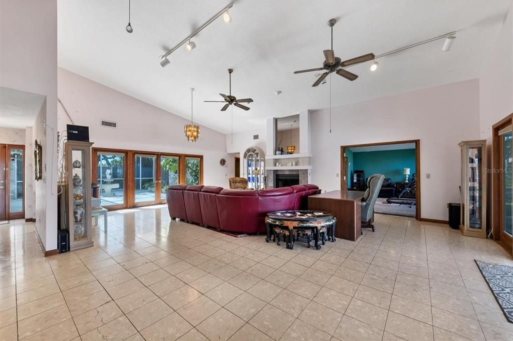 Recently Sold: $2,200,000 (5 beds, 3 baths, 3685 Square Feet)