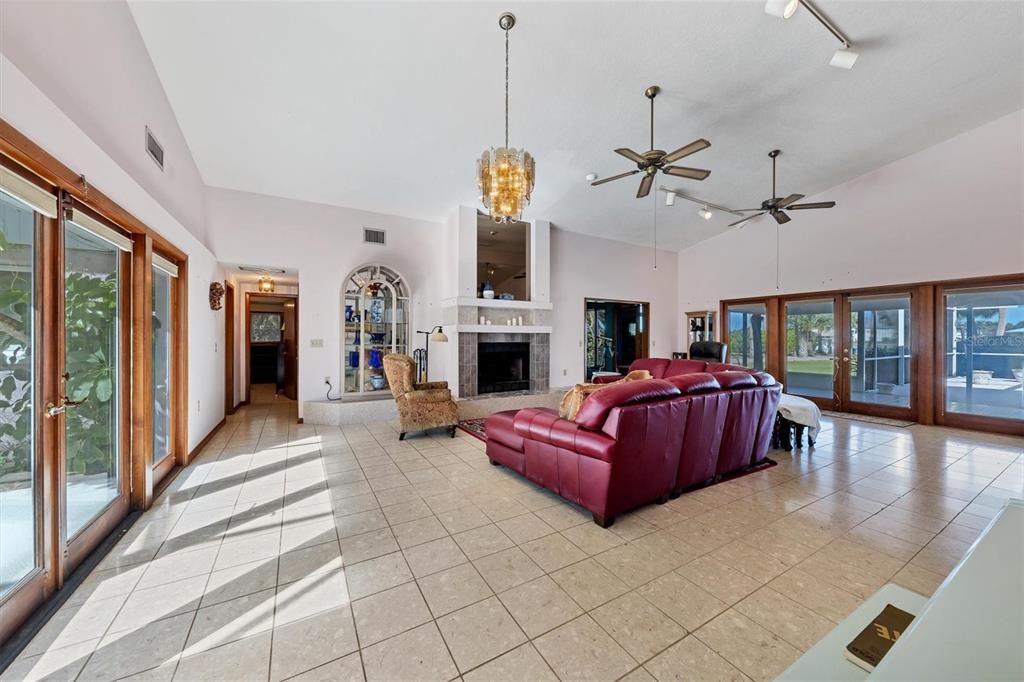 Recently Sold: $2,200,000 (5 beds, 3 baths, 3685 Square Feet)