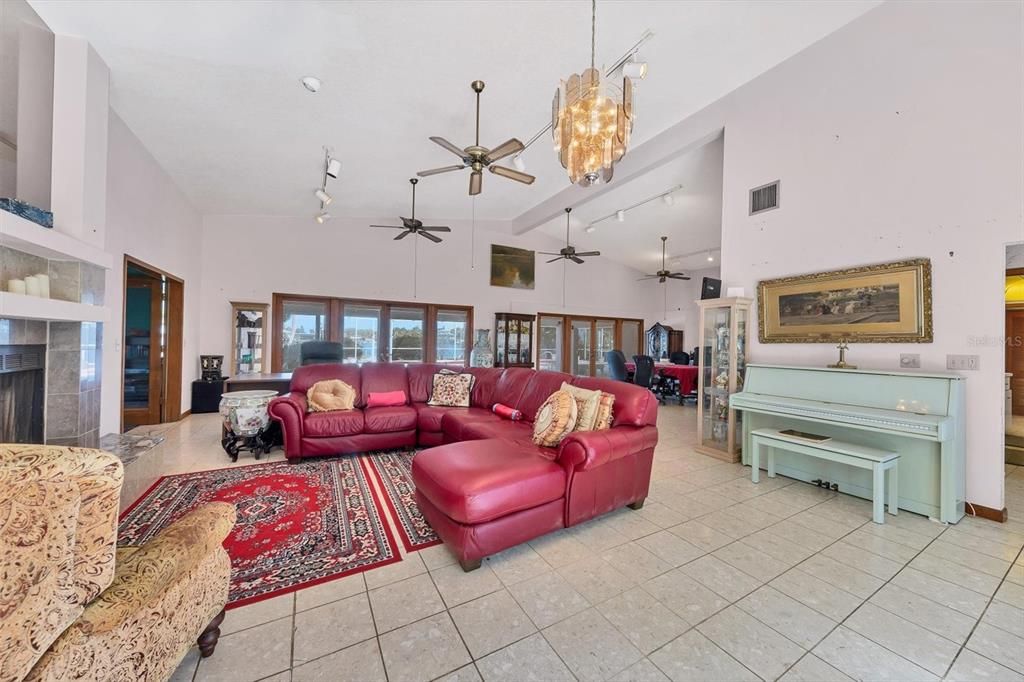 Recently Sold: $2,200,000 (5 beds, 3 baths, 3685 Square Feet)