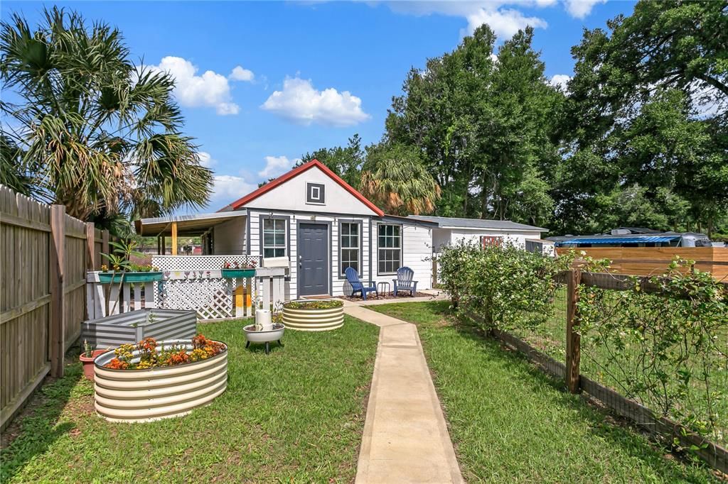 Recently Sold: $475,000 (3 beds, 2 baths, 2034 Square Feet)