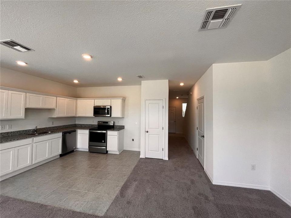 Recently Rented: $1,950 (3 beds, 2 baths, 1421 Square Feet)