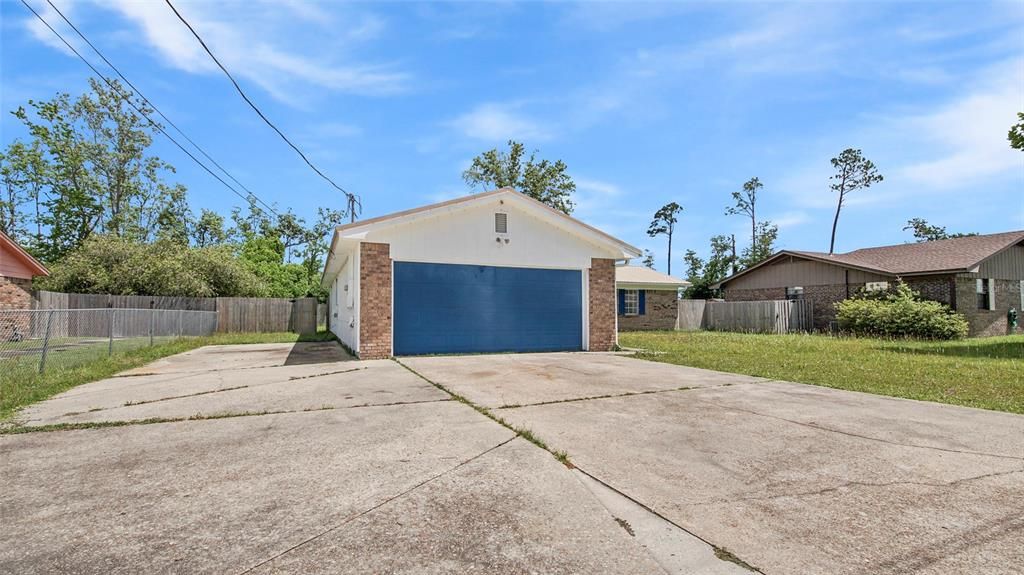 Recently Sold: $249,000 (3 beds, 2 baths, 1372 Square Feet)