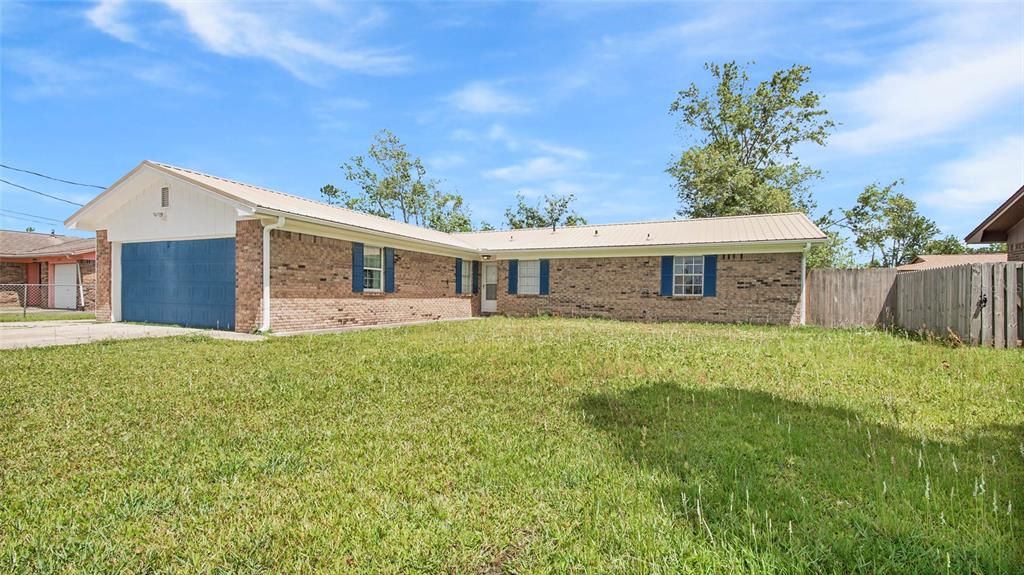 Recently Sold: $249,000 (3 beds, 2 baths, 1372 Square Feet)
