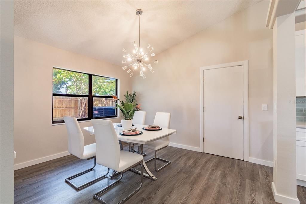 Recently Sold: $650,000 (3 beds, 2 baths, 1862 Square Feet)