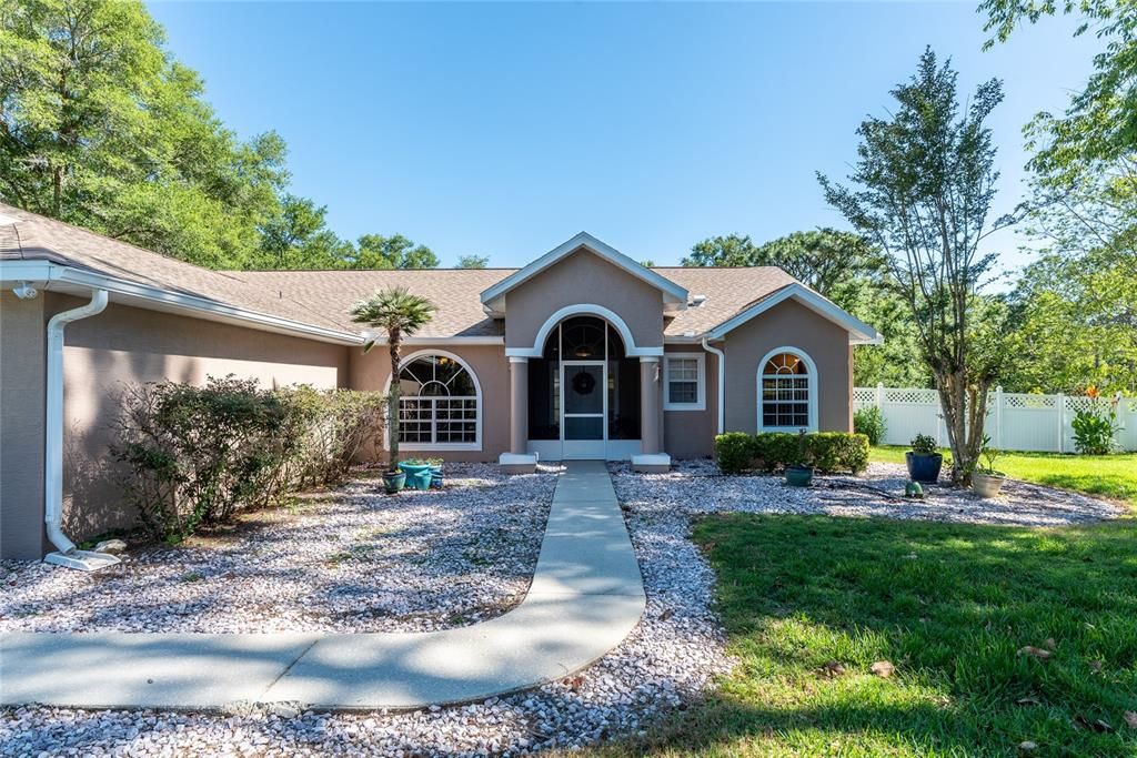 Recently Sold: $450,000 (5 beds, 2 baths, 2463 Square Feet)