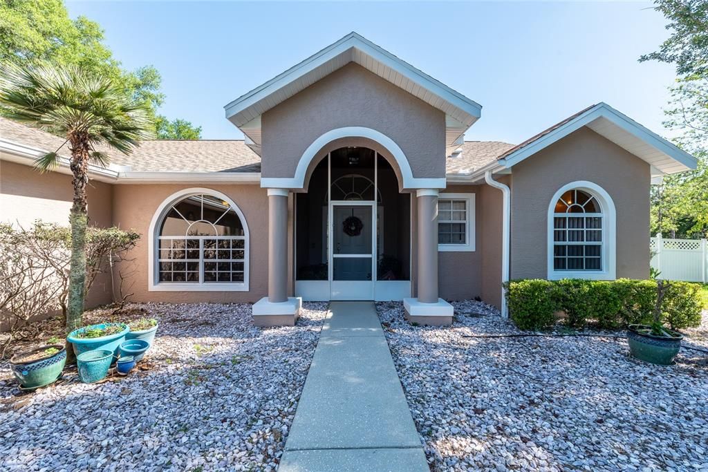 Recently Sold: $450,000 (5 beds, 2 baths, 2463 Square Feet)