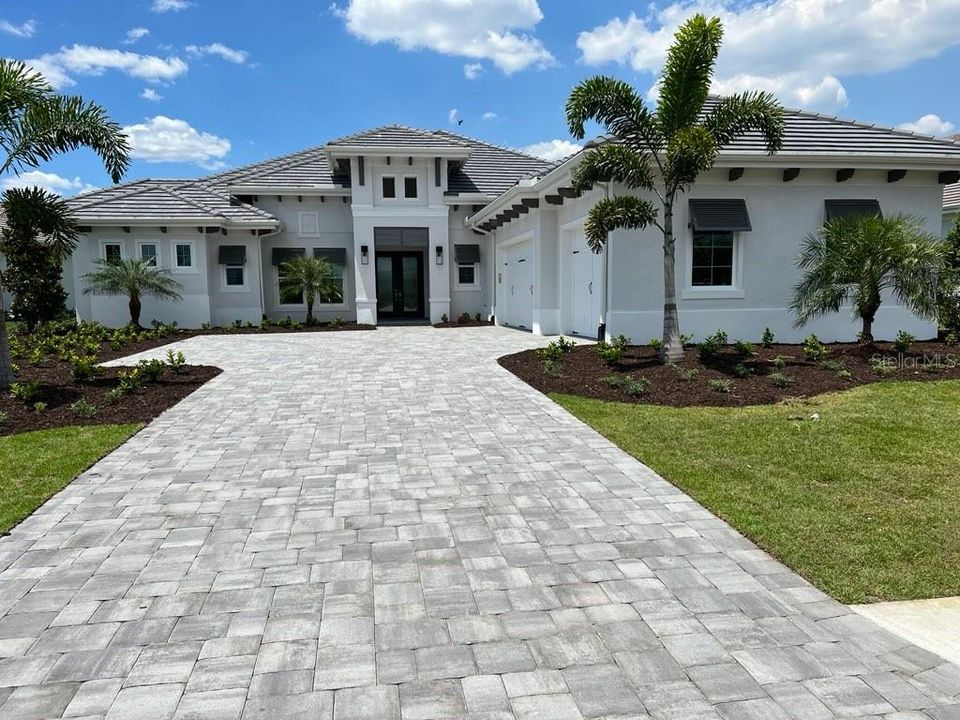 Recently Sold: $1,105,052 (3 beds, 3 baths, 2743 Square Feet)