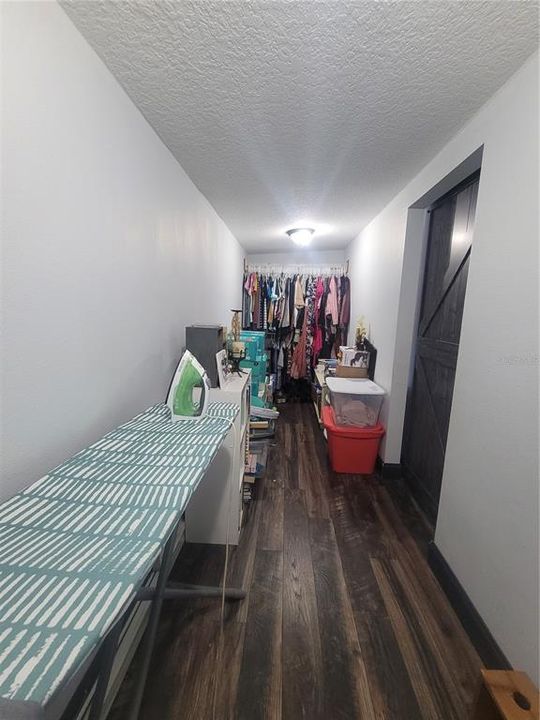 Vendido Recientemente: $399,900 (4 camas, 2 baños, 2204 Pies cuadrados)