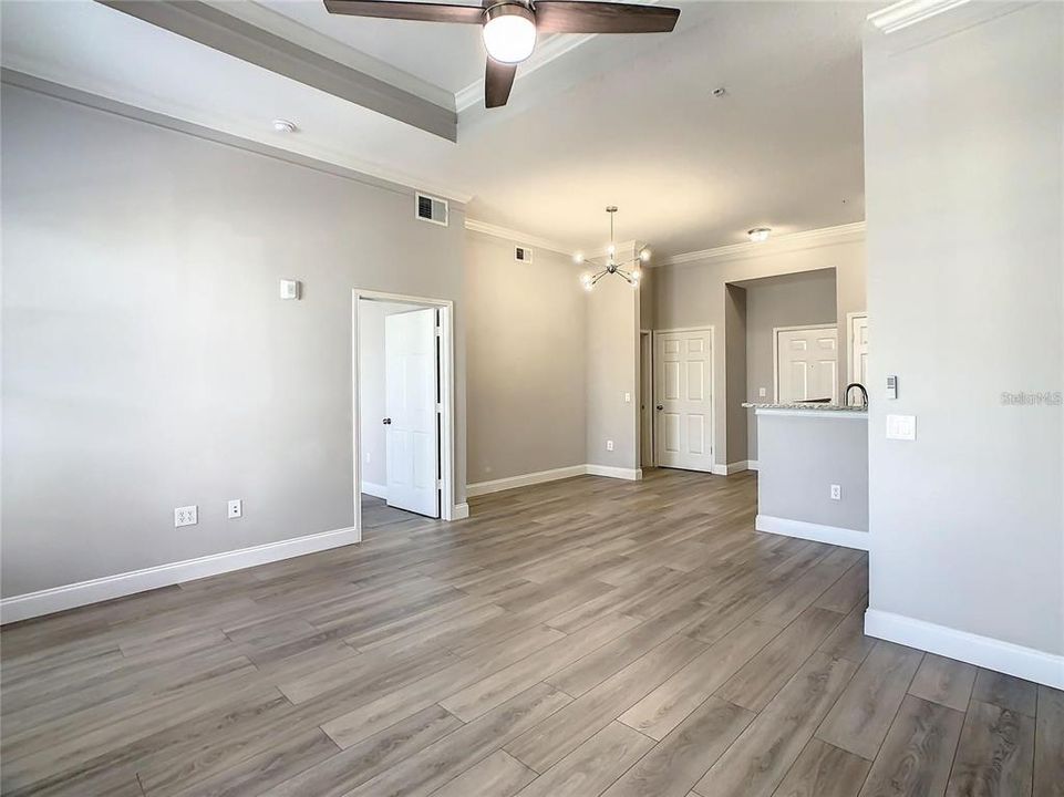 Recently Rented: $1,900 (1 beds, 1 baths, 837 Square Feet)