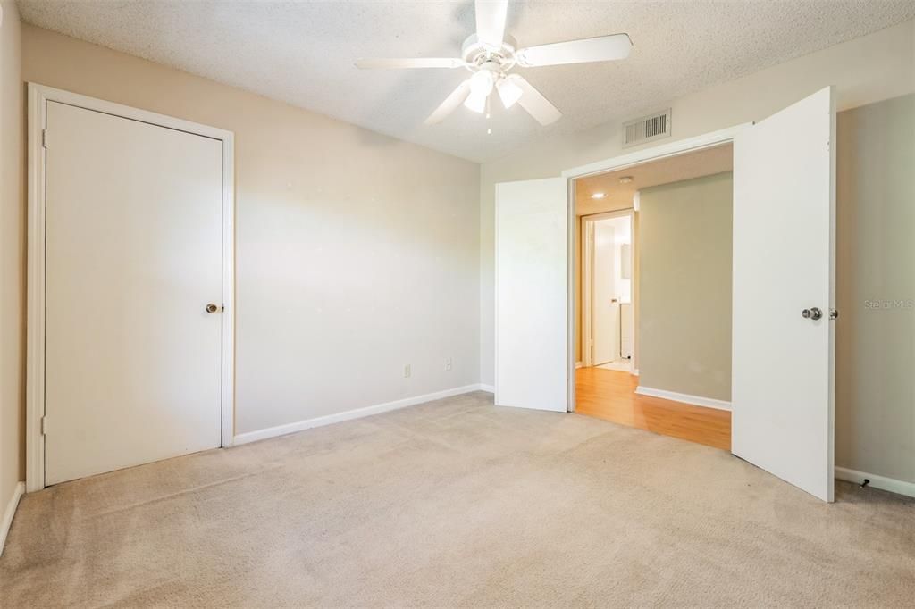 Recently Sold: $155,000 (2 beds, 1 baths, 890 Square Feet)