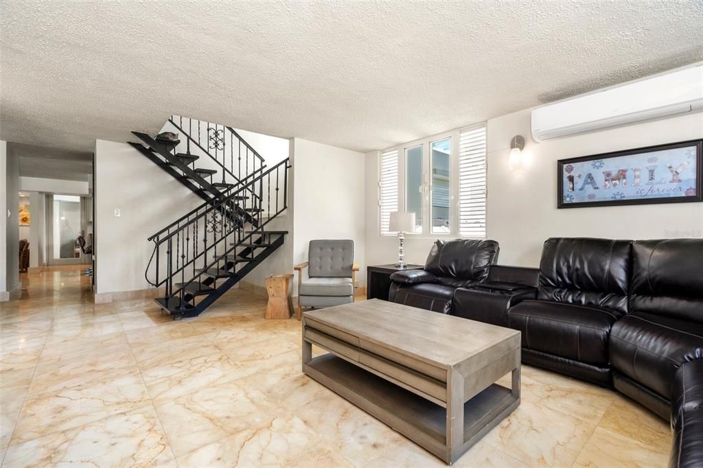 Recently Sold: $799,000 (5 beds, 3 baths, 3000 Square Feet)