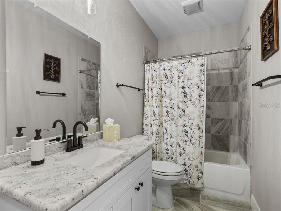 最近售出: $379,000 (4 贝兹, 2 浴室, 1927 平方英尺)