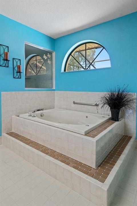 最近售出: $550,000 (4 贝兹, 2 浴室, 1972 平方英尺)