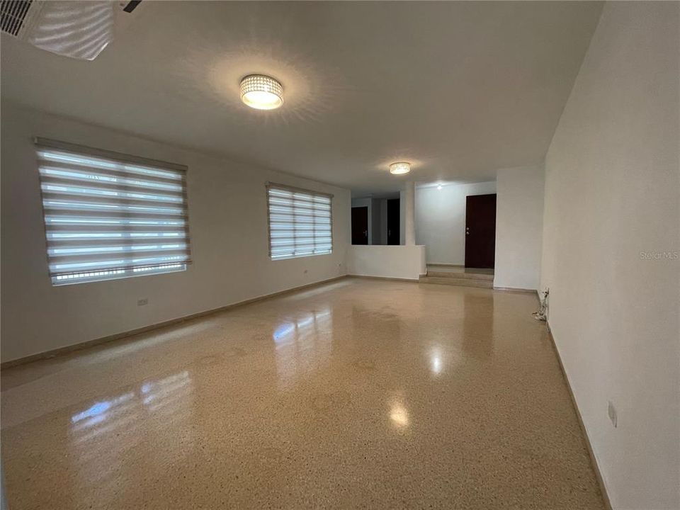 Vendido Recientemente: $675,000 (5 camas, 3 baños, 3012 Pies cuadrados)