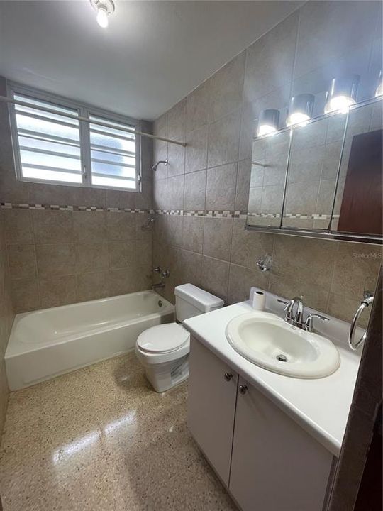 Vendido Recientemente: $675,000 (5 camas, 3 baños, 3012 Pies cuadrados)