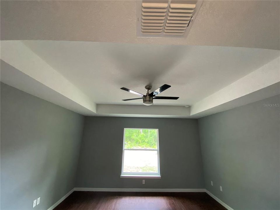 Master bedroom w/ tray ceiling example