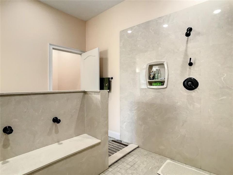 最近售出: $699,000 (3 贝兹, 2 浴室, 4306 平方英尺)