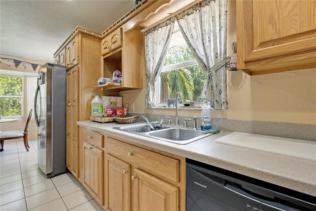 Recently Sold: $525,000 (3 beds, 2 baths, 1940 Square Feet)