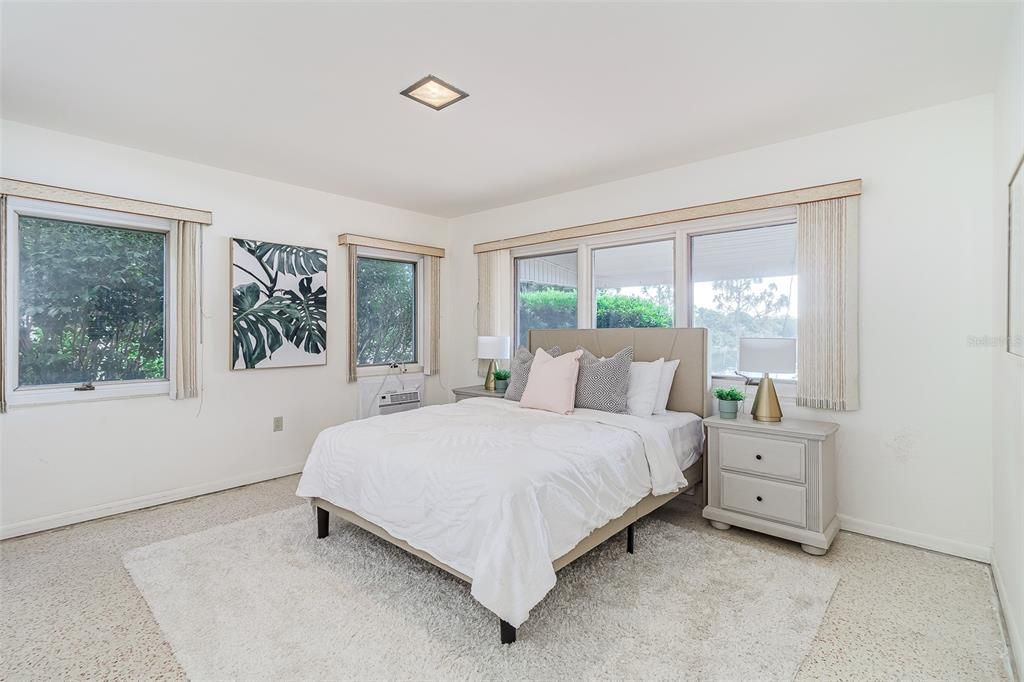 Recently Sold: $500,000 (4 beds, 2 baths, 2368 Square Feet)