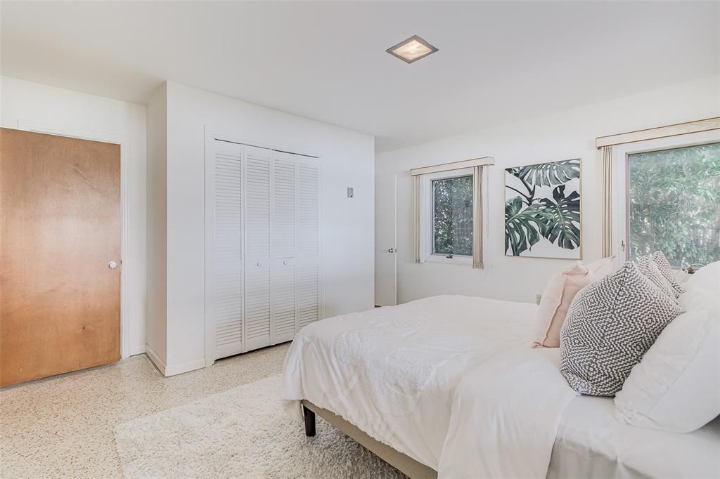 Recently Sold: $500,000 (4 beds, 2 baths, 2368 Square Feet)