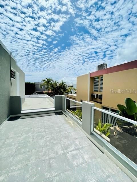 Vendido Recientemente: $399,000 (4 camas, 2 baños, 1950 Pies cuadrados)