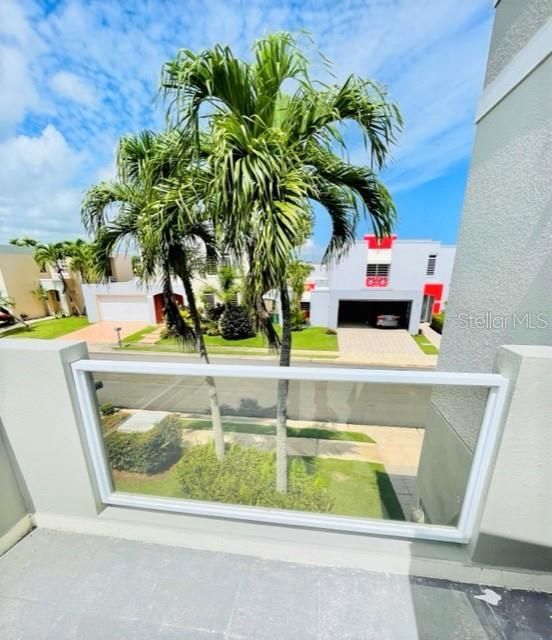 Vendido Recientemente: $399,000 (4 camas, 2 baños, 1950 Pies cuadrados)