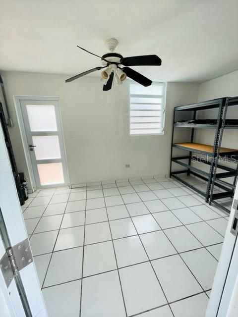 Vendido Recientemente: $399,000 (4 camas, 2 baños, 1950 Pies cuadrados)