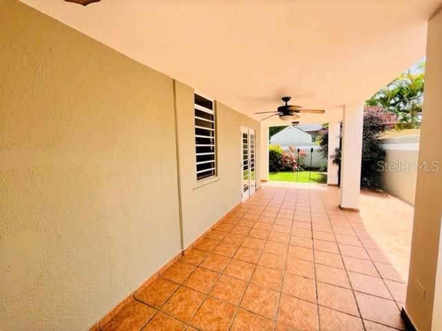 Vendido Recientemente: $399,000 (4 camas, 2 baños, 1950 Pies cuadrados)