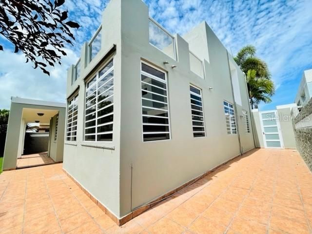 Vendido Recientemente: $399,000 (4 camas, 2 baños, 1950 Pies cuadrados)