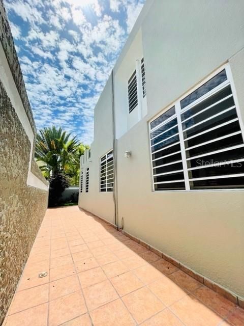 Vendido Recientemente: $399,000 (4 camas, 2 baños, 1950 Pies cuadrados)