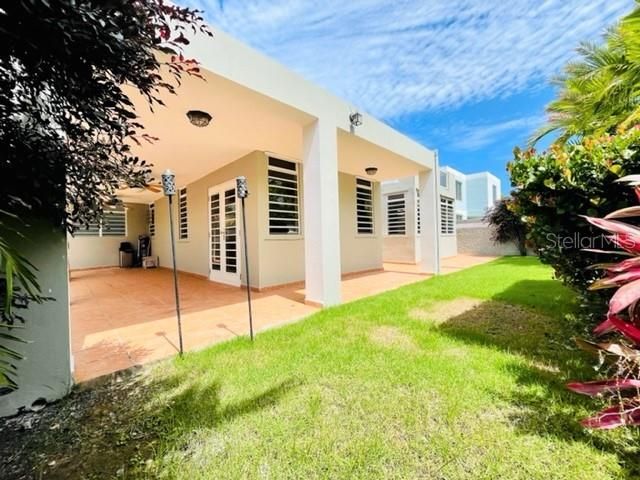 Vendido Recientemente: $399,000 (4 camas, 2 baños, 1950 Pies cuadrados)