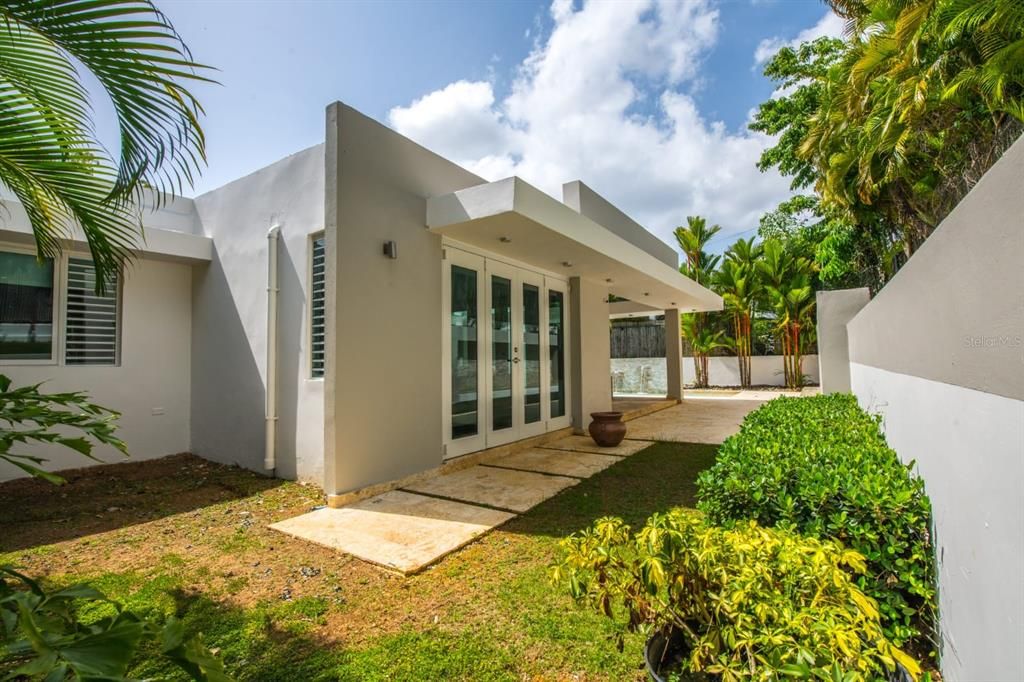 Recently Sold: $1,300,000 (4 beds, 3 baths, 2852 Square Feet)