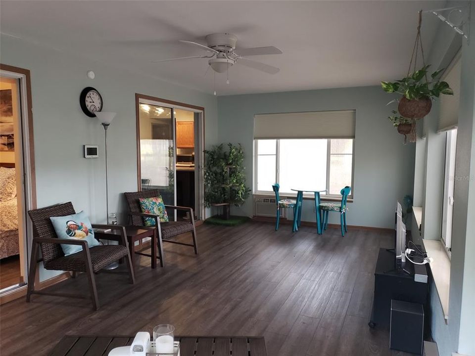 Vendido Recientemente: $299,000 (4 camas, 2 baños, 1536 Pies cuadrados)