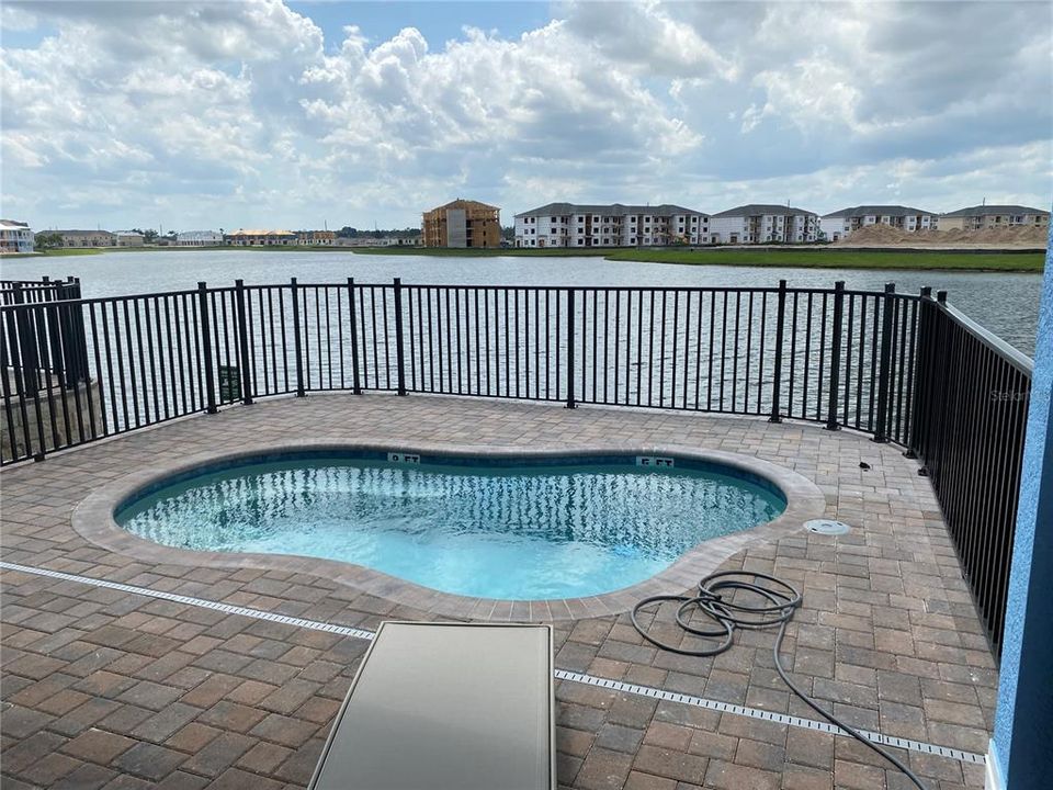 Recently Sold: $1,000,000 (3 beds, 3 baths, 1746 Square Feet)