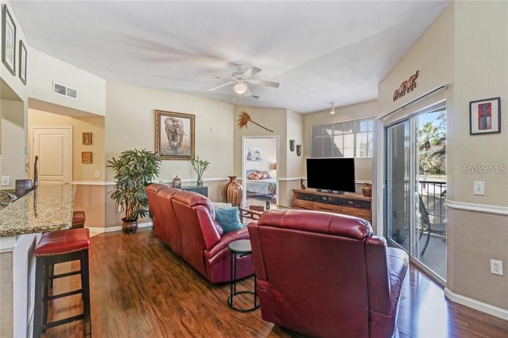 Active With Contract: $2,100 (3 beds, 2 baths, 1292 Square Feet)